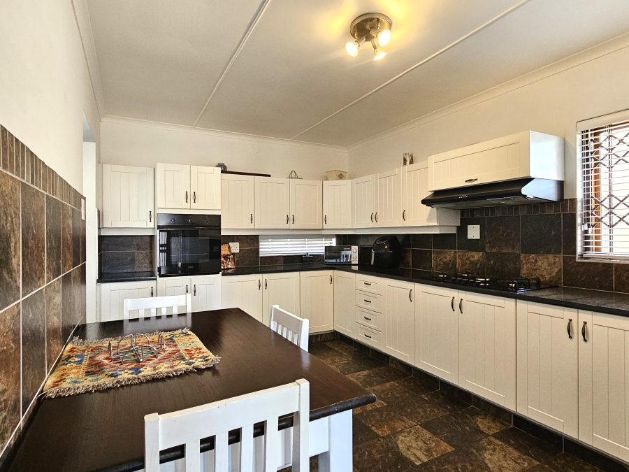 5 Bedroom Property for Sale in Wavecrest Eastern Cape